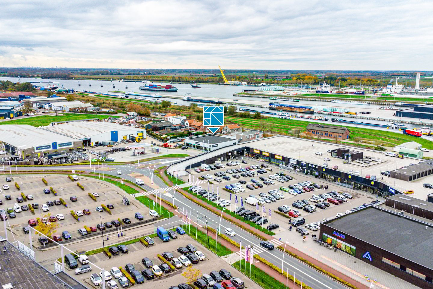 Bekijk foto 3 van Stationsweg 35