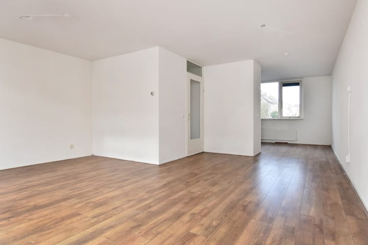 Photo 8 of Romerostraat 10