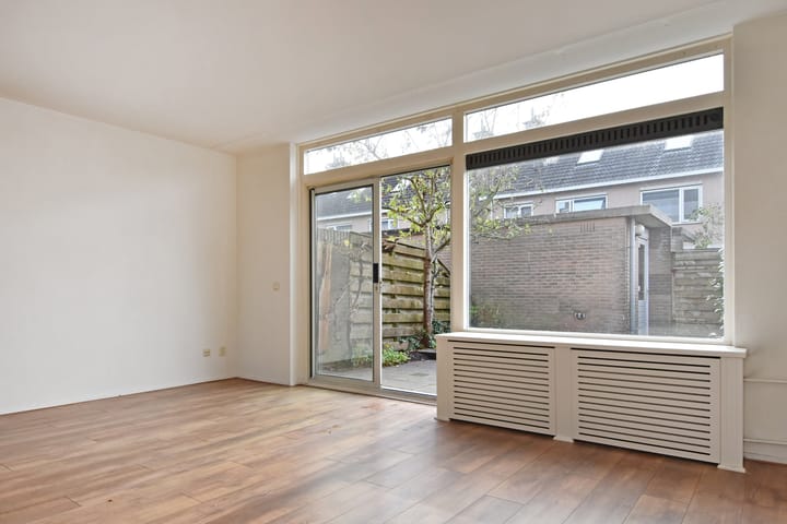 Photo 9 of Romerostraat 10