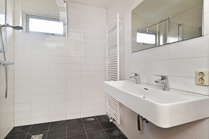 Photo 18 of Romerostraat 10