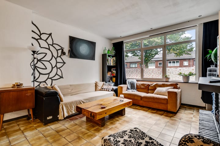 Photo 2 of Emmastraat 51