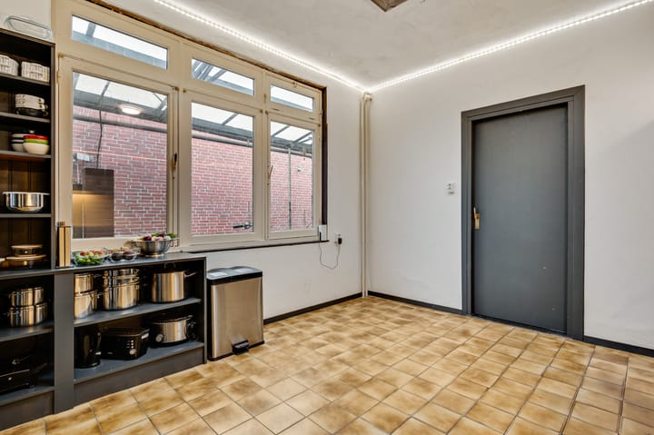 Photo 16 of Emmastraat 51