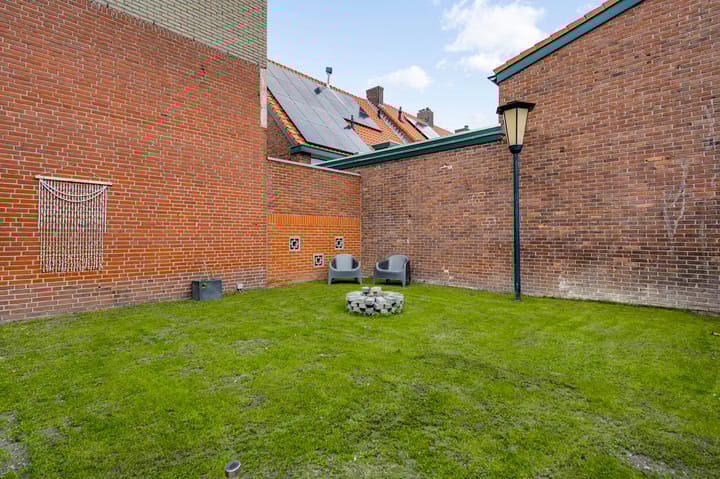 Photo 37 of Emmastraat 51