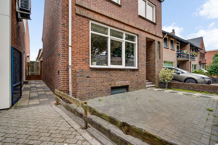 Photo 42 of Emmastraat 51