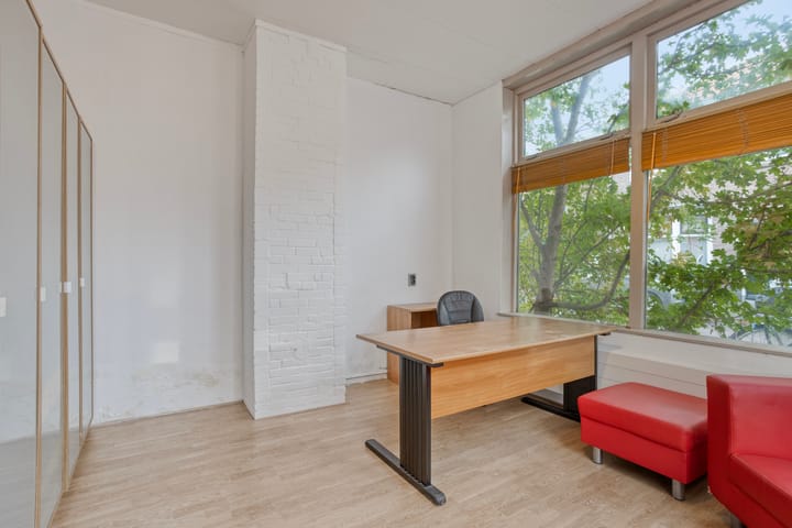 Photo 14 of Poelgeeststraat 1-A