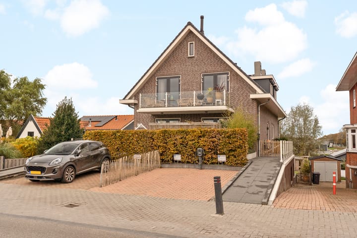 Photo 44 of Oosteinderweg 585