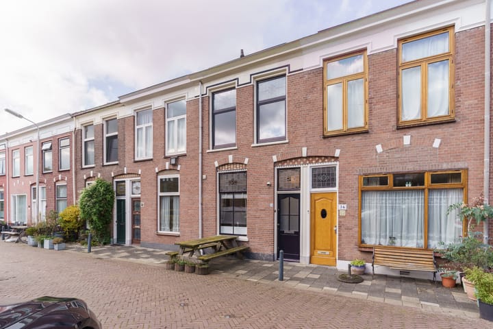 Photo 1 of Van Renswoudestraat 34