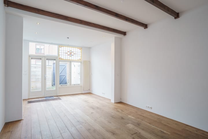 Photo 8 of Van Renswoudestraat 34