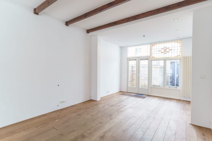 Photo 9 of Van Renswoudestraat 34