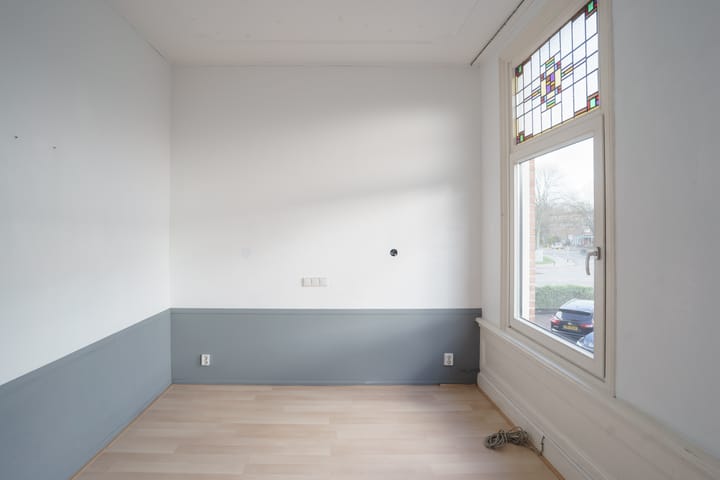 Photo 15 of Van Renswoudestraat 34