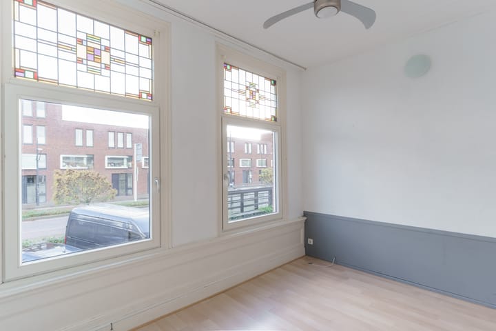 Photo 16 of Van Renswoudestraat 34