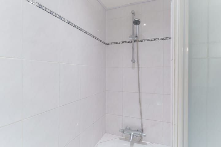 Photo 18 of Van Renswoudestraat 34