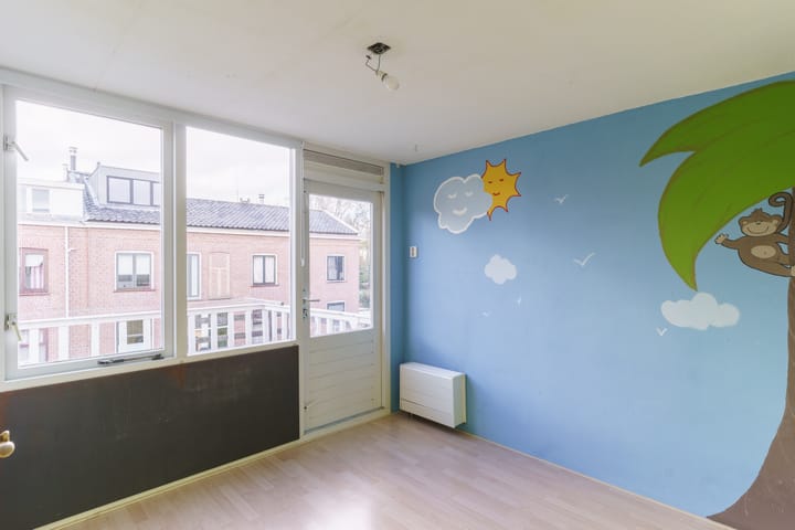 Photo 19 of Van Renswoudestraat 34