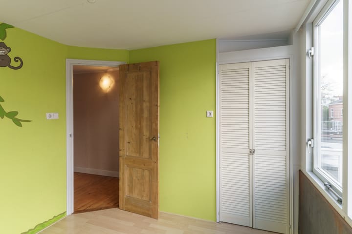 Photo 21 of Van Renswoudestraat 34