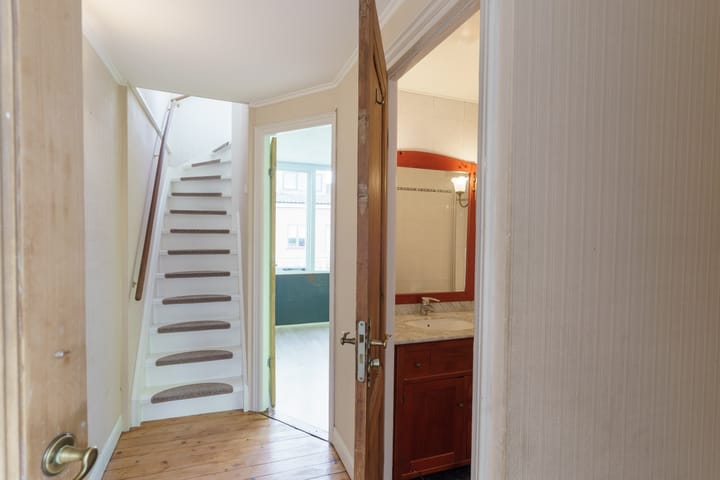 Photo 22 of Van Renswoudestraat 34