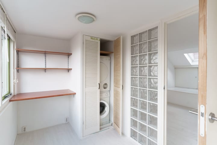 Photo 23 of Van Renswoudestraat 34