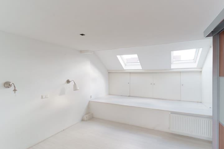 Photo 24 of Van Renswoudestraat 34