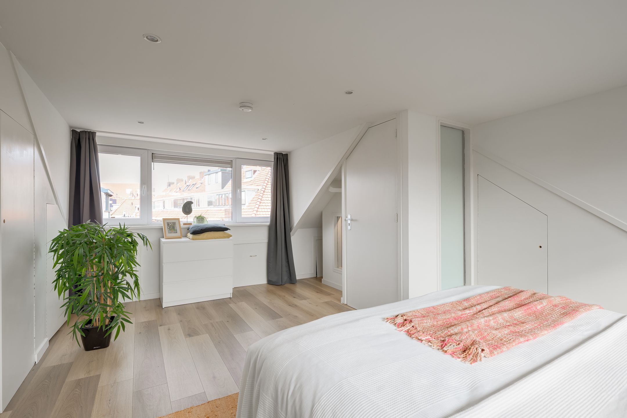 Photo 24 of Hugo de Vriesstraat 57-B