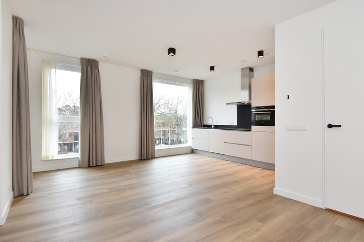 Photo 2 of Escamplaan 880-L