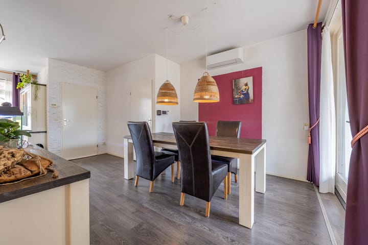 Photo 18 of Morelstraat 9