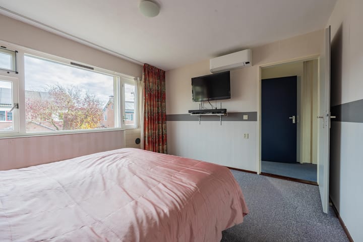 Photo 24 of Morelstraat 9