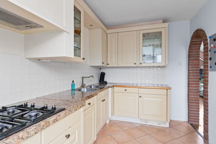 Photo 15 of Jan van Ieperenstraat 27