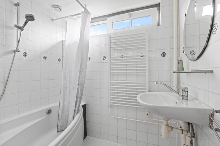 Photo 26 of Jan van Ieperenstraat 27