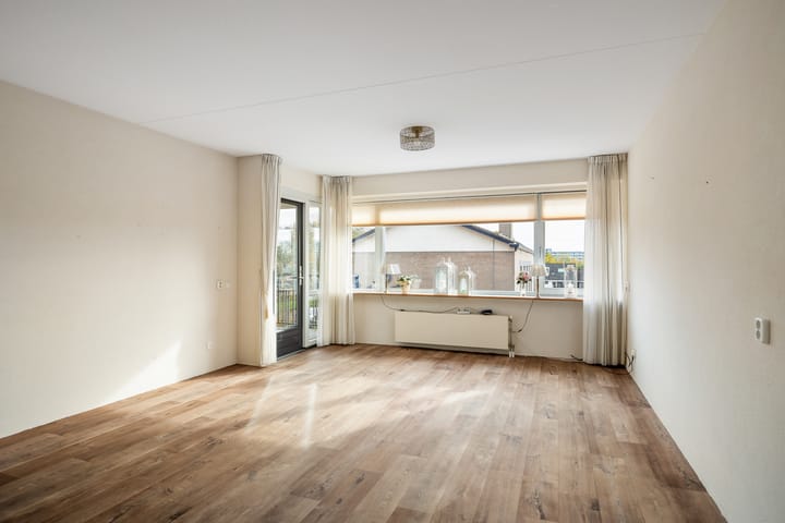 Photo 4 of Dorrestein 38