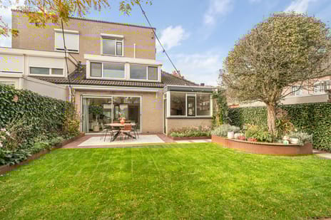 Frees 1 secondary image