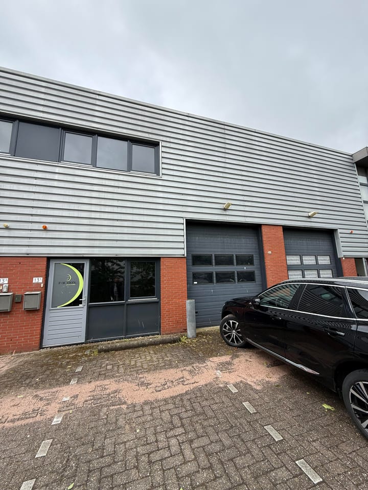 Satellietbaan 13-E, Hillegom