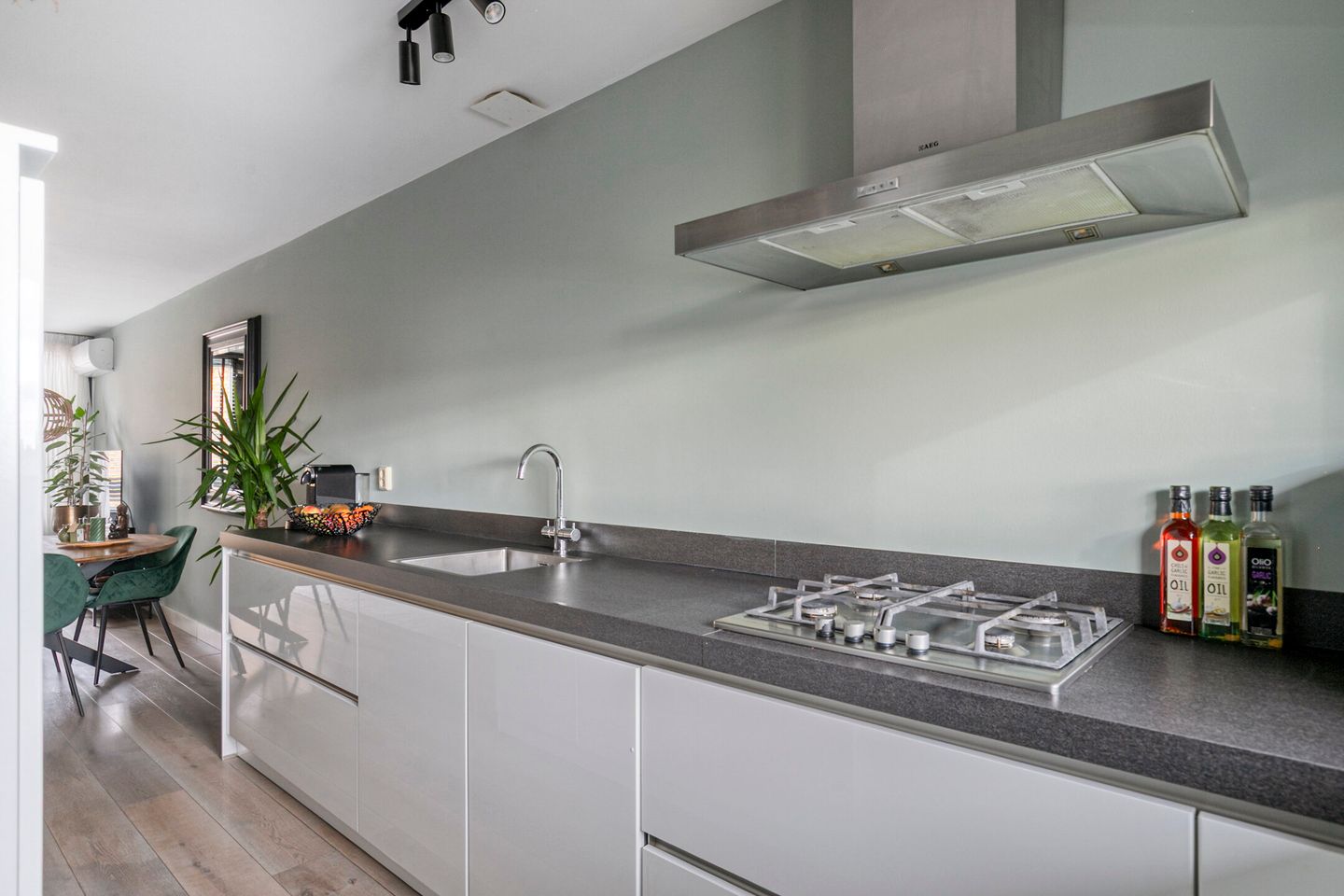 Photo 14 of Moleneindplein 306