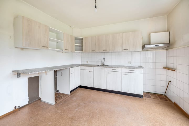 Photo 12 of Malvert 5121