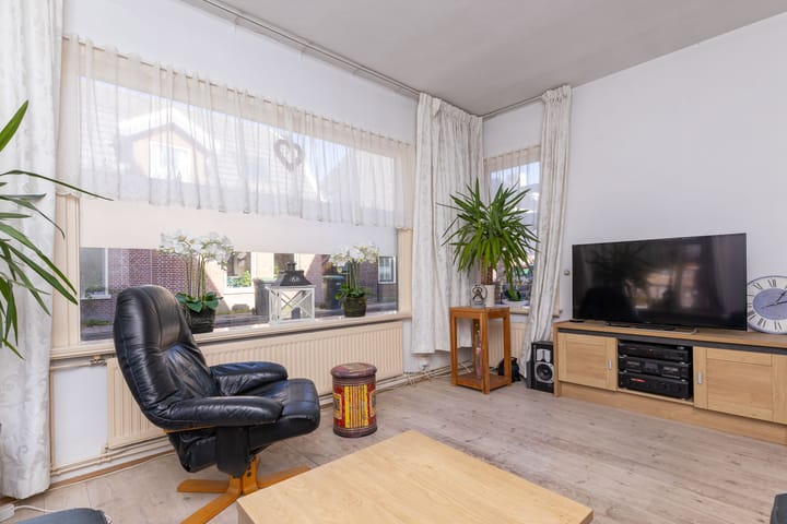 Photo 6 of Hoofdstraat 198