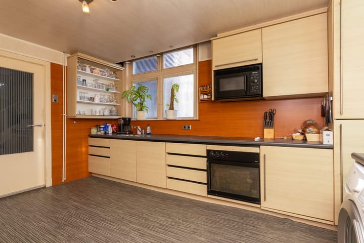 Photo 12 of Hoofdstraat 198