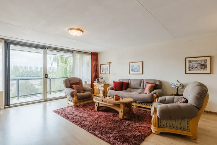 Foto 2 van Mia van IJperenplein 43