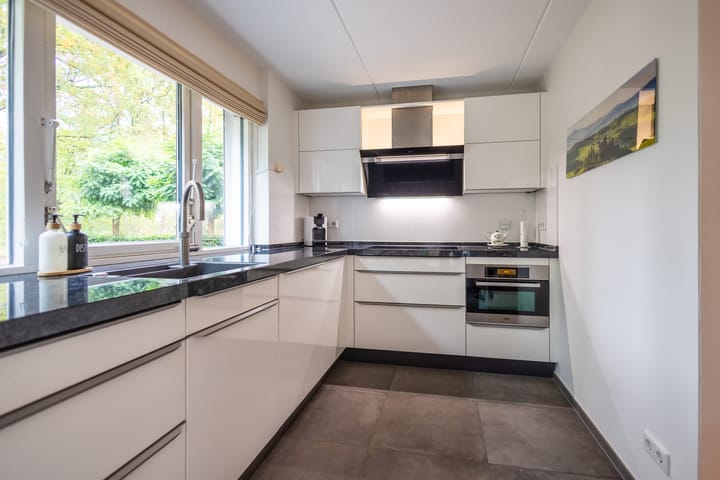 Foto 16 van Voortsweg 233