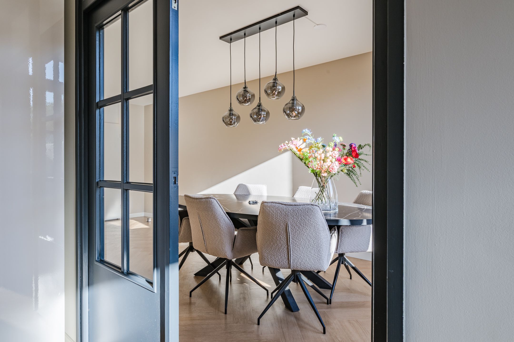 Foto 12 van Groes 74