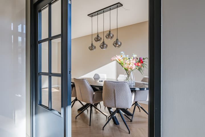 Foto 12 van Groes 74