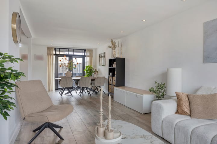 Photo 3 of Esdoornlaan 34