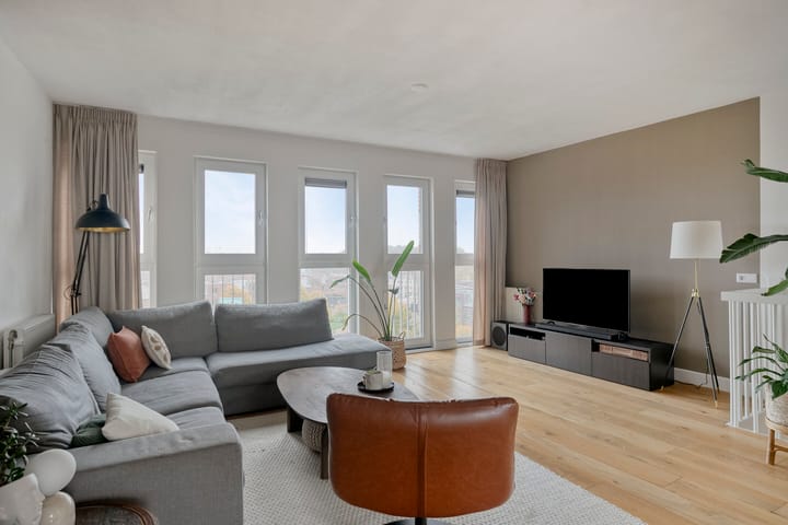 Photo 2 of Frontonstraat 85