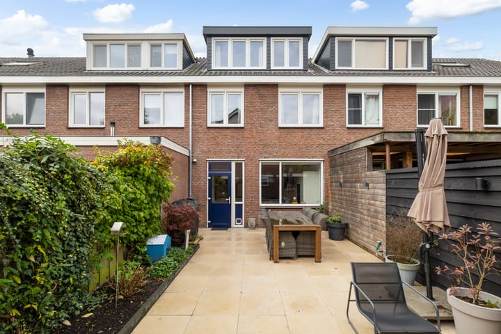 Photo 2 of Titus Brandsmastraat 5