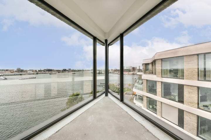 Photo 4 of Grasweg 490