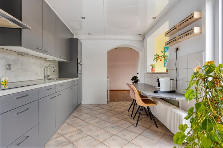 Photo 15 of Pater van den Elsenstraat 60