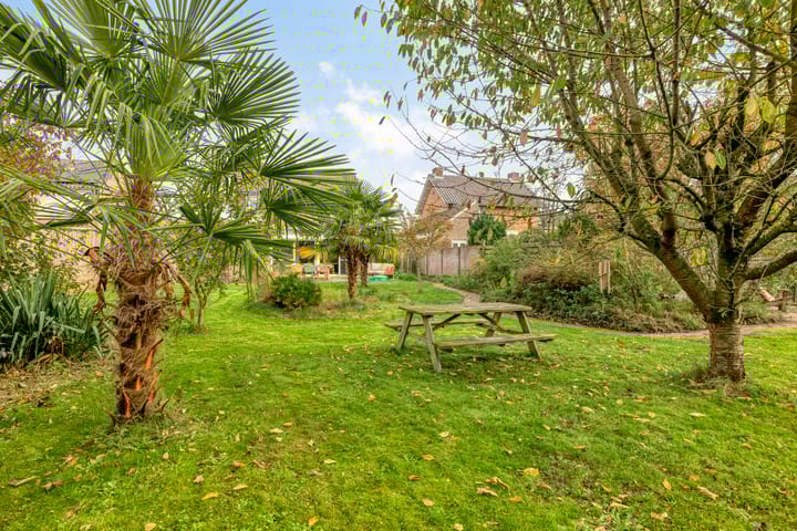 Photo 29 of Pater van den Elsenstraat 60