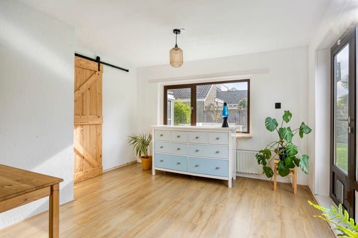 Photo 18 of Pater van den Elsenstraat 60