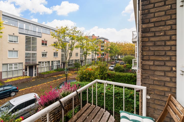 Photo 14 of Amalia van Solmsstraat 32