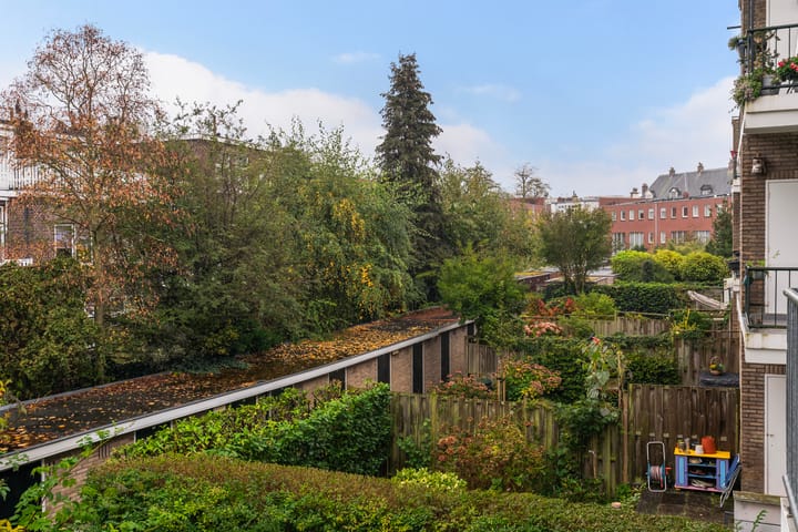 Photo 29 of Amalia van Solmsstraat 32