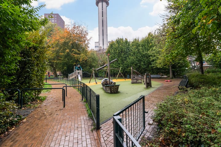 Photo 30 of Amalia van Solmsstraat 32