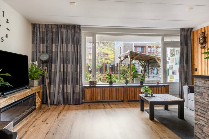 Foto 2 van Van den Berghlaan 485