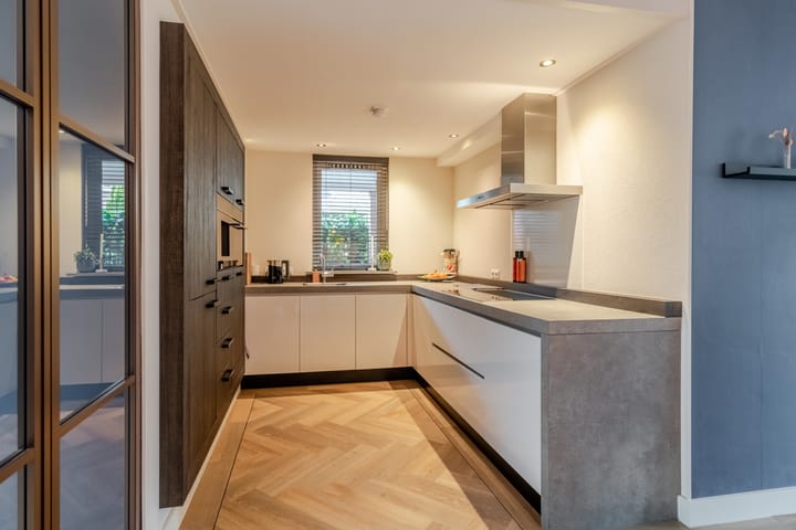 Photo 10 of Emmastraat 13